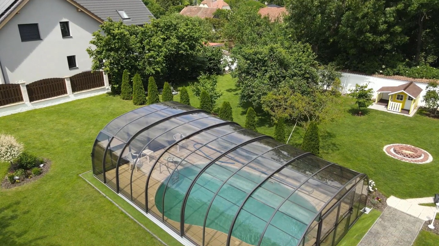 Laguna NEO pooltak nära Kladno.